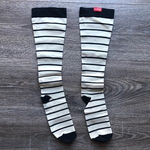 🚫SOLD🚫 VIM & VIGR Women’s Striped Nylon Compression Socks EUC